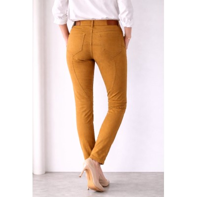 Pantalón vaquero camel con costura estilizada