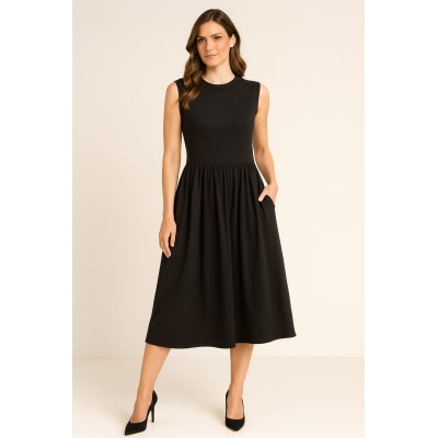Vestido midi negro de estilo minimalista