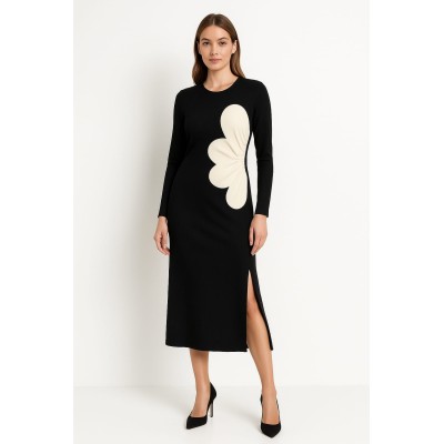 Vestido midi negro con diseño asimétrico